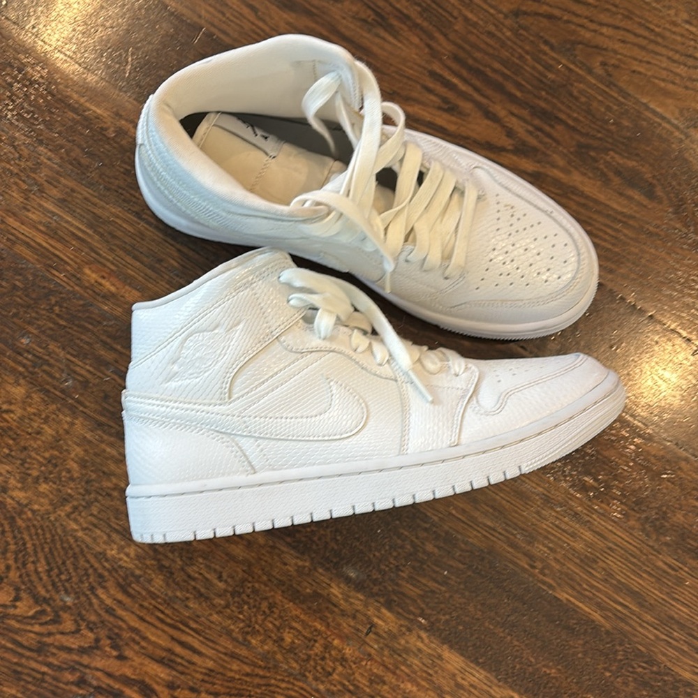 Air Jordan 1 mid all white scale shoes